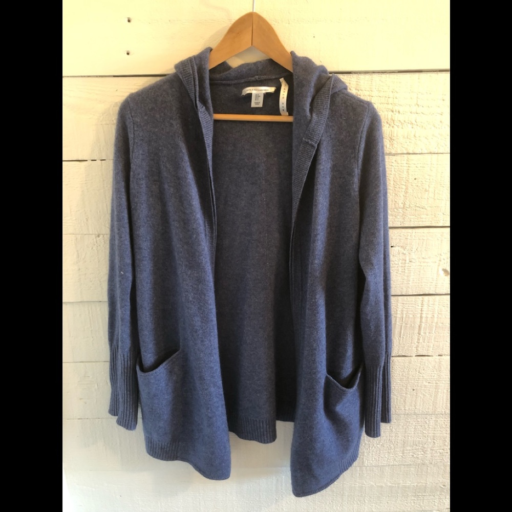 Open hooded sweater
